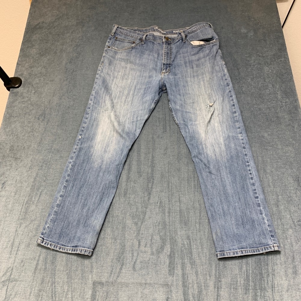 Wrangler Regular Fit Jeans Mens 37x28 Blue Denim Logo Medium Wash Straight Leg